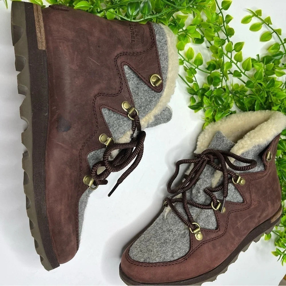 Sorel Sneakchic Alpine Boot Red Gray Size 8 - Picture 9 of 11